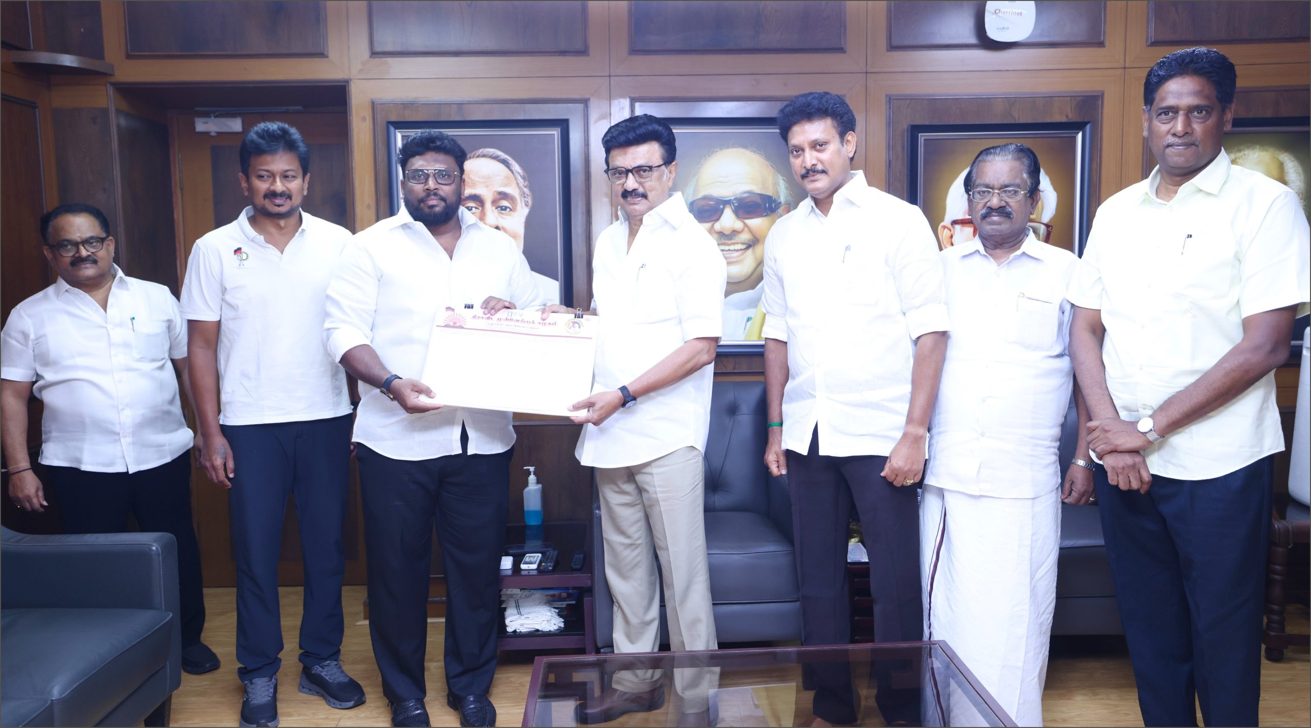 மு.க.ஸ்டாலின் முன்னிலையில் திமுகவில் இணைந்தார்  அலீம் அல் புகாரி!