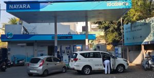 உலகளாவிய எண்ணெய் விலை வீழ்ச்சி: பெட்ரோல், டீசல் விலைகளை நயாரா நிறுவனம் குறைக்கிறது