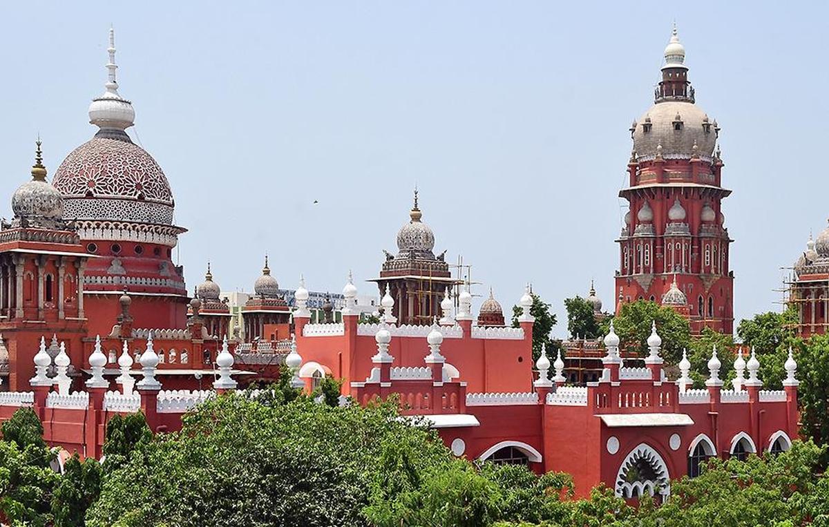 வீரமணி POCSO வழக்கு: “TRP-யைவிட வாழ்க்கையில் முக்கியமான விஷயங்கள் உள்ளன” வீடியோக்களை வெளியிட ஊடகங்களுக்கு தடை