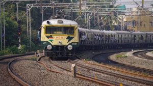 சென்னை கோட்டை – பீச் இடையிலான MRTS ரயில் பாதை விரிவாக்கம்… உயர்நீதிமன்ற சாலையை பயன்படுத்த தமிழக அரசு பரிசீலனை…