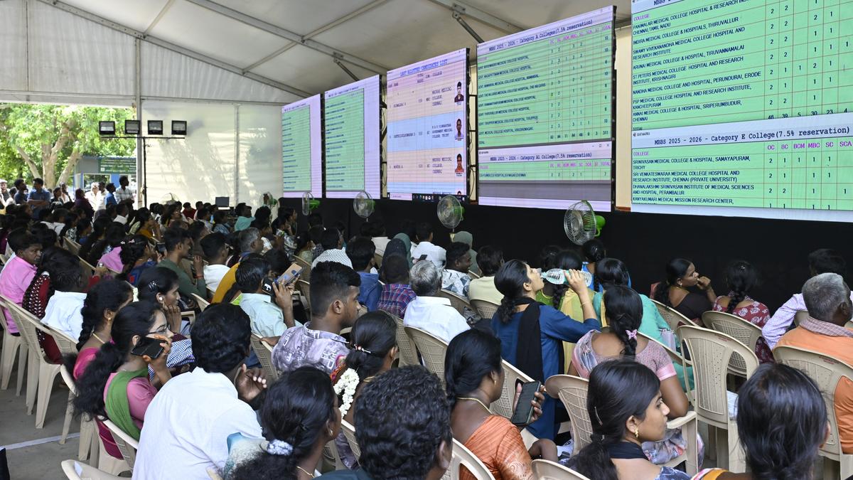 ரூ.35 லட்சம் வரை ஆண்டுக் கட்டணம்… காலியாகக் கிடக்கும் 836 எம்பிபிஎஸ் இடங்கள்! நீட் தேர்வால் என்ன பயன்? – காங்கிரஸ் கேள்வி